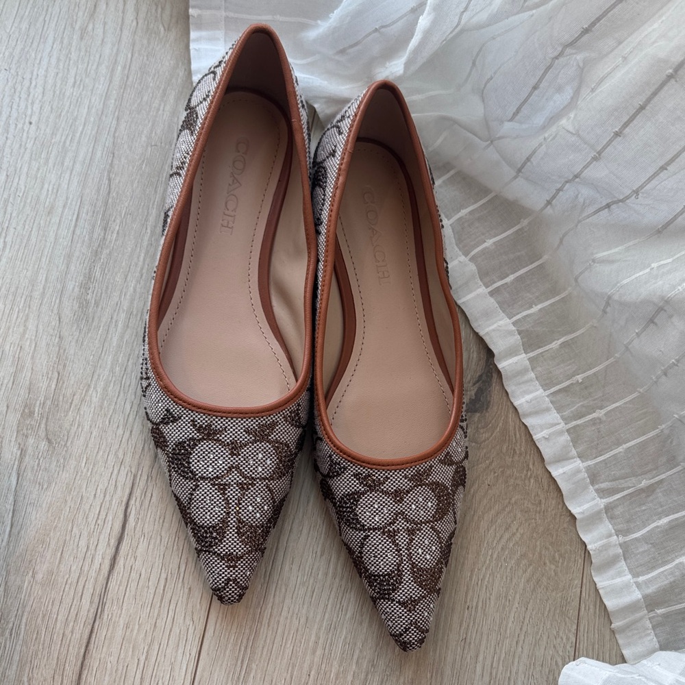 Coach Women's Tan and Cream Patterned Flats